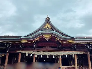 転んでばかりの日々。気分転換に寒川神社へ…