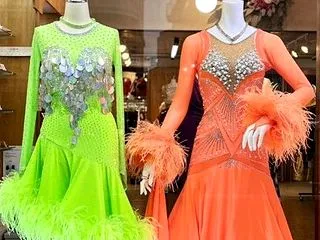 ダンス・先生は何人いますか？