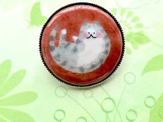 アンモニャイト風 小さめの猫ブローチ 枠…