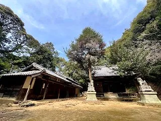 音羽の地を守護する安産の社——長沢城の北…