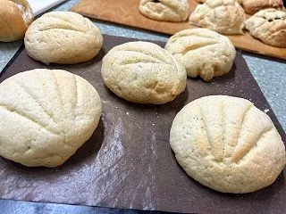 メロンパン、コルネ、ロールケーキ