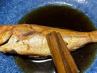イトヨリの煮付け☆お庭の花は秋冬バージョ…