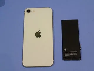 iPhoneSE3バッテリー交換/足立区…
