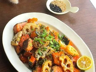 かぼちゃと秋鮭とれんこんのごま照り焼き
