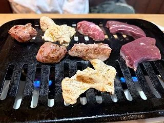 西大家「可なり」でホルモン焼きを食べたよ…