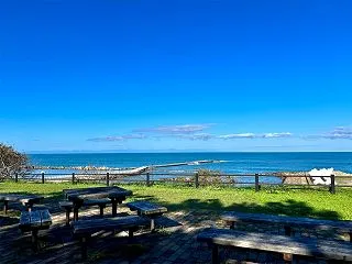 青空の海辺を歩いて、ほっと満たされた一日