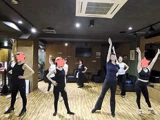 ５０代、６０代ダンサーと、80代マネージ…