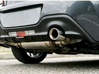 【実体験】車のマフラーに穴が開いた！修理…