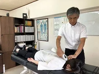 朝起きたら首が回らない・肩が痛い｜50代…