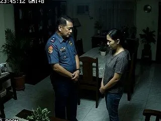 フィリピン警察官が女性を繰り返し○○！銃…