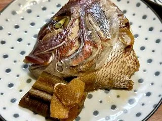下処理が要らないくらいの綺麗な鯛のアラで…
