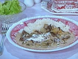デミグラスソースのビーフストロガノフ