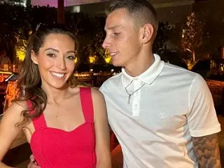 【悲報】サッカー選手の妻、過激だと話題に…