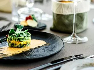 フランス料理のカトラリーを使う順番とは？…