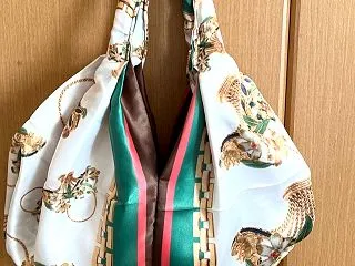 景品のスカーフをリメイク