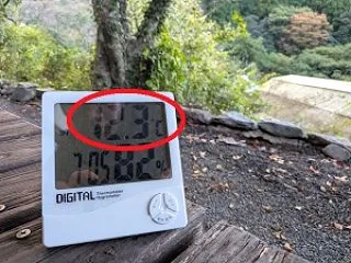 山のキャンプ場整備。寒さに震えながら３つ…