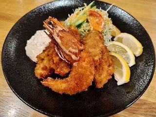 洋食屋ダイニングテーブル