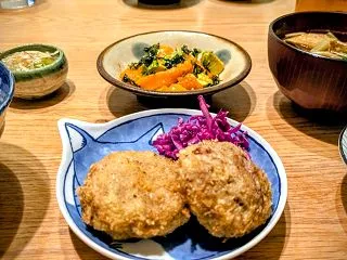 メンチカツとタリスカーハイボールの晩酌