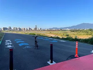 相模川自転車道「さがみグリーンライン」ポ…
