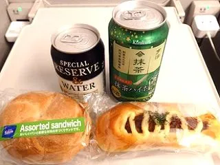 志津屋のパンで、久しぶりの電車居酒屋