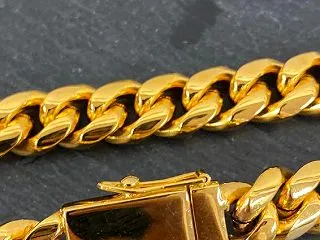 その金製品、今すぐ全部売らないといけない…