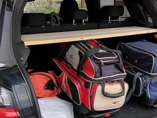 愛車のトランクに棚をDYI