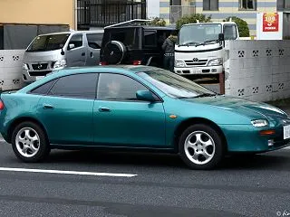 世田谷通りのマツダ ランティス クーペ