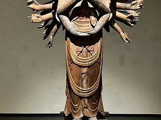 仏像を360度ぐるりと鑑賞！浜松市美術館…