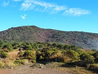 紅葉の黒岩山をめざす