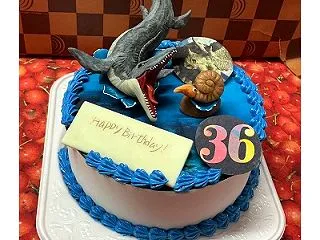 海の王者 アンモナイトを狙うモササウルス…