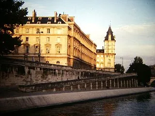 【フランス悲報】現代版レ・ミゼラブル開幕…