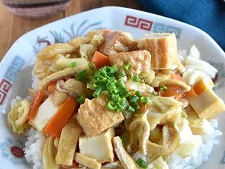 厚揚げと油揚げの中華丼