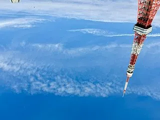 東京タワー、秋青空に突きささる！