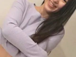 下着モデルで呼ばれたスタイル抜群な巨乳妻…