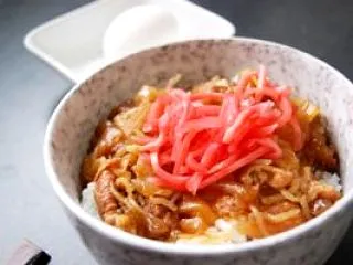 牛丼屋さんで紅しょうがをアホほど乗せてい…