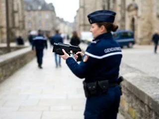フランス警察が「DNAピストル」の使用を…