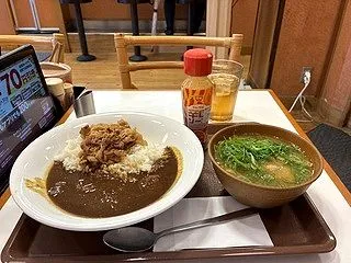 すき家 牛あいがけビーフカレー ・辛ねぎ…