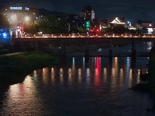 故郷・京都の夜、路地裏を歩く。