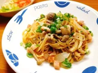 しめじとベーコンの味噌バターパスタ