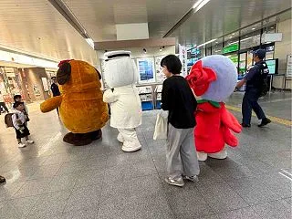 年齢層高く賑やかな店でランチ