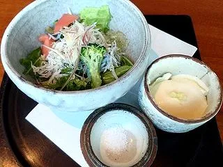「魚匠 銀平 KITTE丸の内店」のそば…
