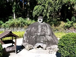 万治の石仏は、イケメン顔と雑な体形のギャ…