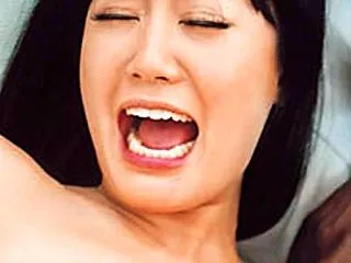 手加減なしに捩じ込まれる黒い巨根 うた