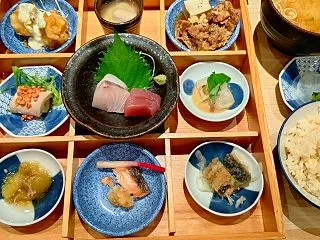 研究秘書仲間とランチ