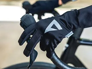 冬場に自転車に乗るなら握りやすさと保温性…