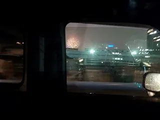 東京湾で花火やってた