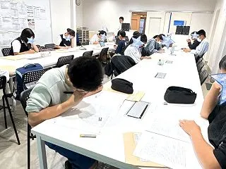 武雄校、塾模試中の様子。