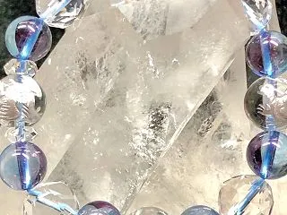 オーラ水晶｜開運を掴む