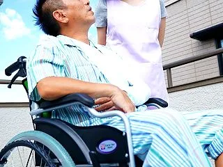 ＜熟女＞ 身動きできない僕を焦らし続ける…