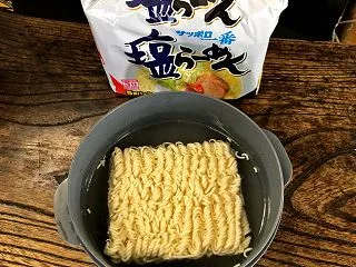 サッポロ一番塩らーめん と 鯛めし